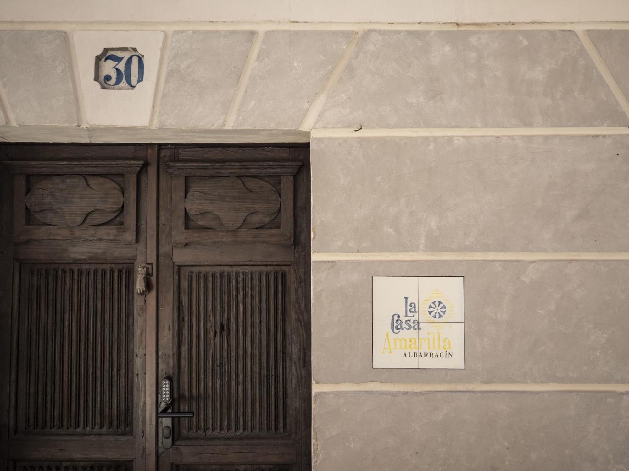 La Casa Amarilla Apartamento Enebro อัลบาร์ราซิน ภายนอก รูปภาพ